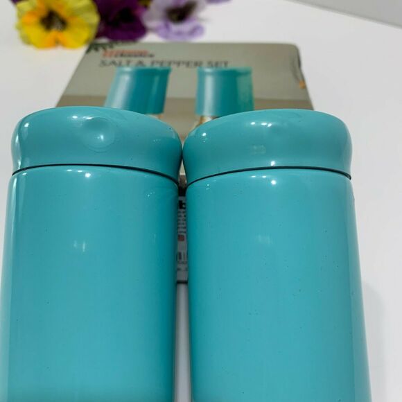 2 Pack of Salt and Pepper Shaker Set Turquoise Blue Home Basics NEW - Picture 7 of 12